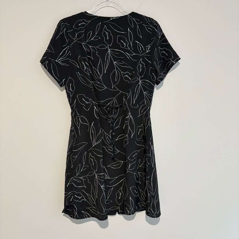 All:Row‎ Floral V Neck Button Front Dress Black - Picture 2 of 6